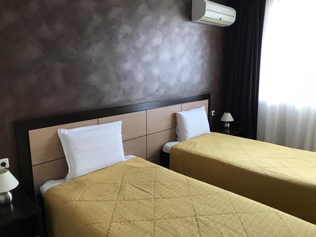 Hotel Kardinal Blagoevgrad Esterno foto